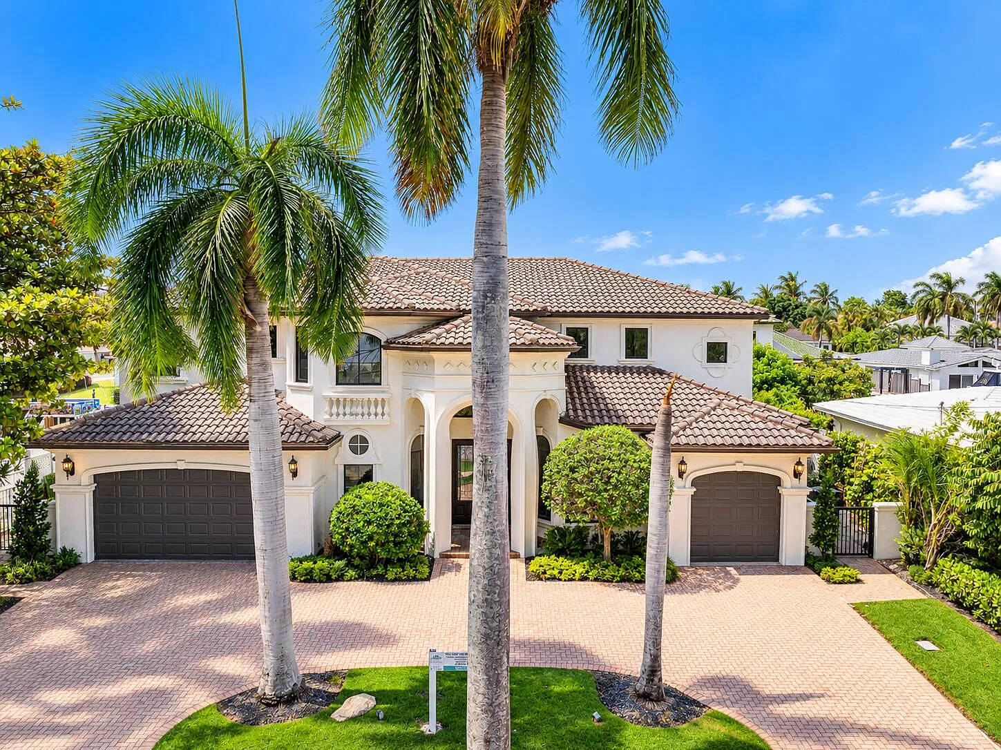 5 bed, 5.5 bath, 4059 sqft, $45,000 — Photo 2