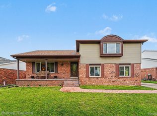 9642 Sharon St, Taylor, MI 48180