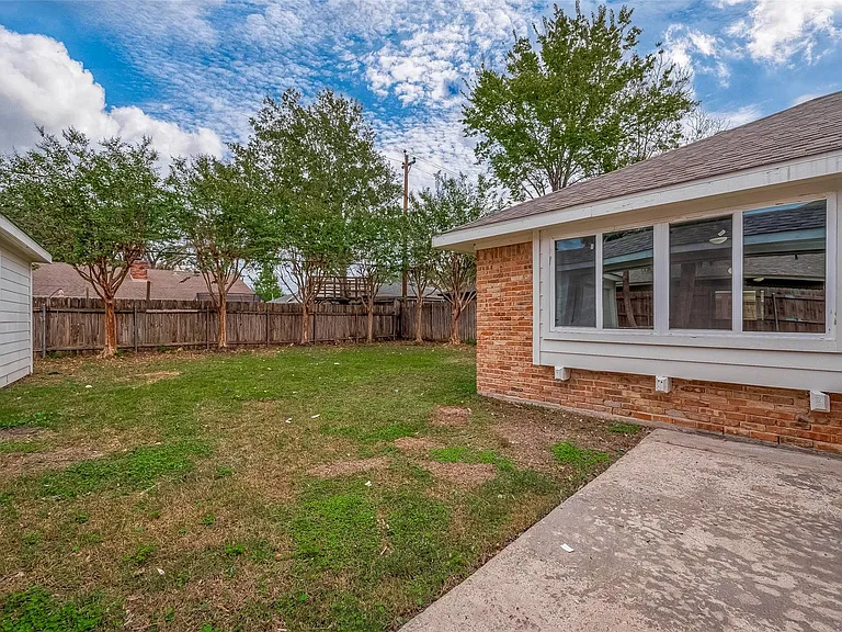 5622 Valkeith Dr — Photo 34