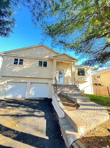 1st image of 8 Woodmere Blvd