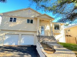 8 Woodmere Blvd, Woodmere, NY 11598