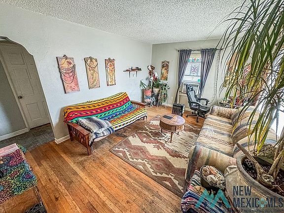 4th image of 318 E Yucca Dr