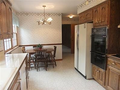 5th image of 465 Bell Dr