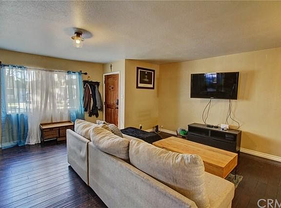 4th image of 11812 Summer Ave
