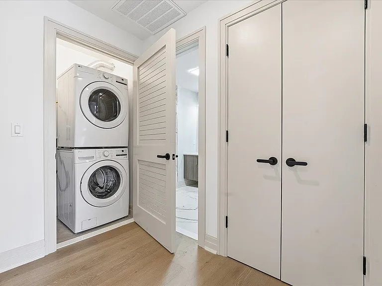 931 Madison St #307 — Photo 11