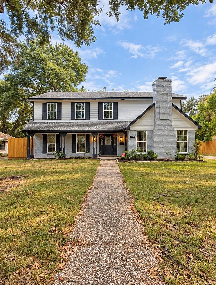 4 bed, 2.5 bath, 2576 sqft, $4,500 — Photo 1