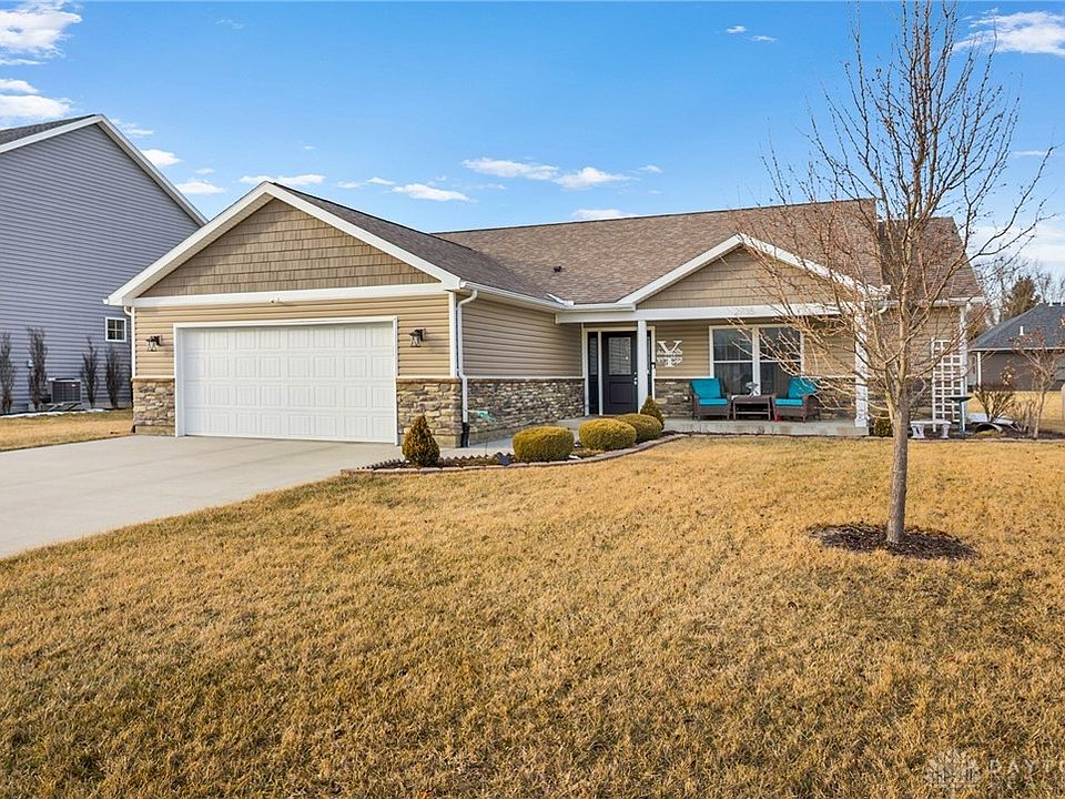 1st image of 2735 Douglas Dr