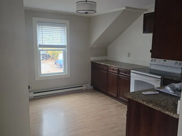 10 Abbott St #B, Derry, NH 03038