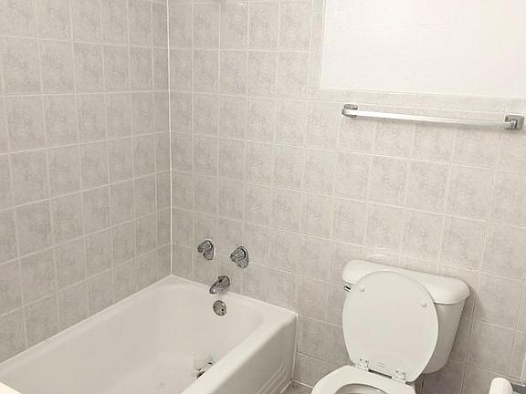 2nd image of 6159 N Hoyne Ave #401