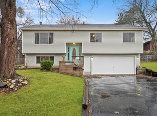 905 Hayden Dr, McHenry, IL 60051