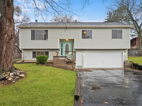 905 Hayden Dr, McHenry, IL 60051