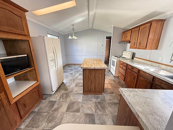 5th image of W210N11631 Pinecrest Ln