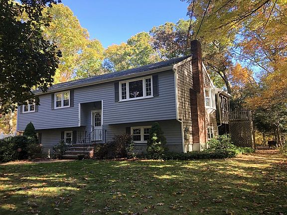 3rd image of 165 Massapoag Ave