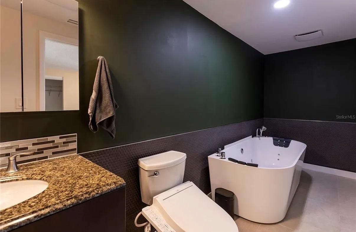4 bed, 1352 sqft, $2,850 — Photo 3