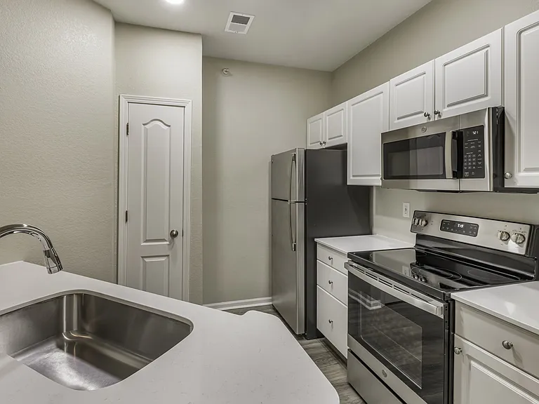 Lantern Woods Apartments — Photo 18