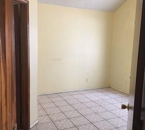 5th image of 721 Medina St