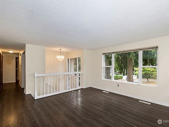 5th image of 7628 Tyee Way NE