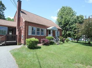 702 Oak St, Franklin, MA 02038