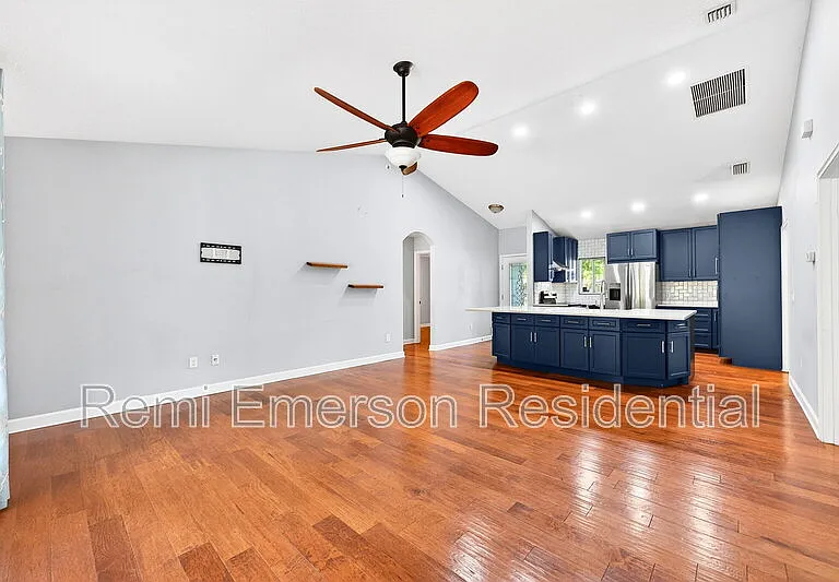116 W 5th St — Photo 12