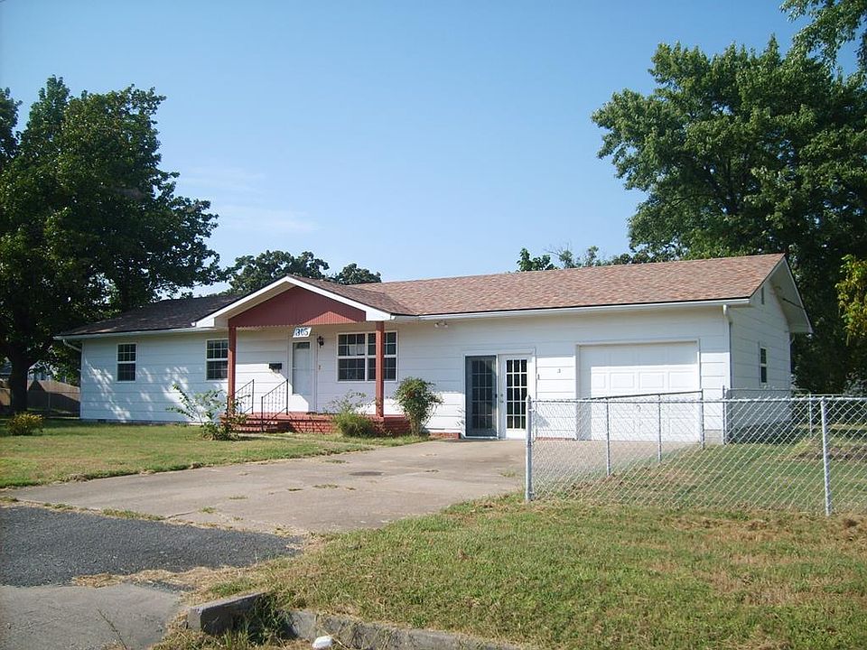 1st image of 305 E 11th St