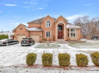 5923 Rouge Cir, Dearborn Heights, MI 48127