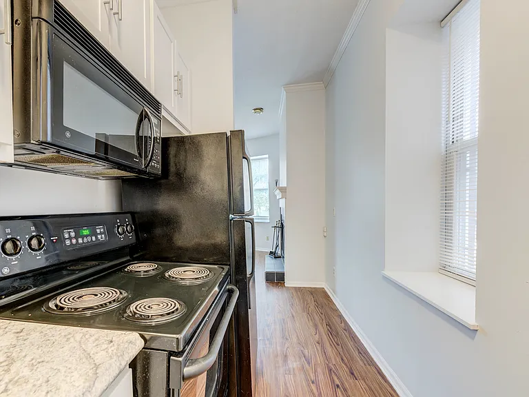 4319 Lindell Blvd #D — Photo 13