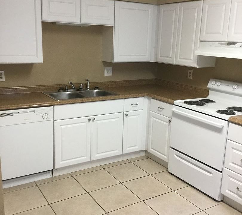 1st image of 633 Linden St