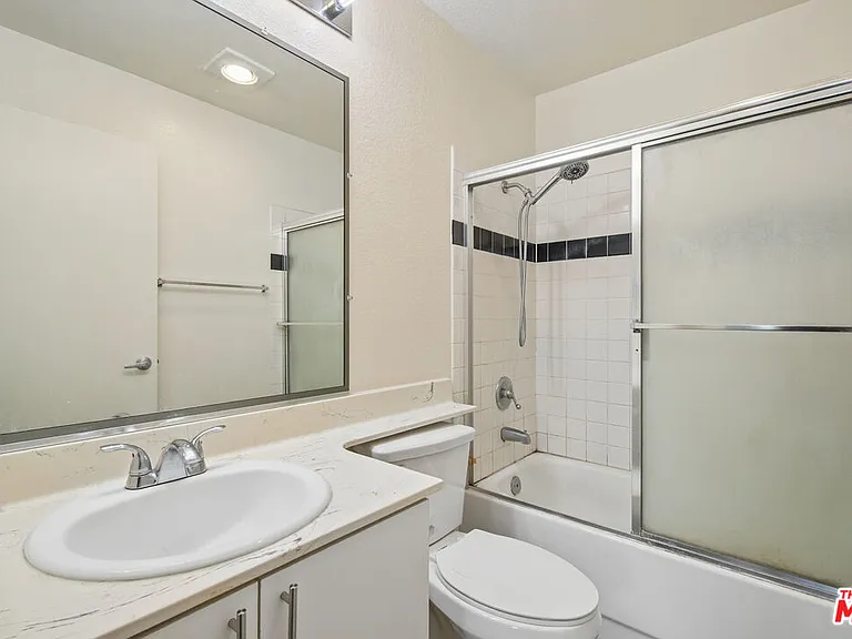 870 Crenshaw Blvd #202 — Photo 13