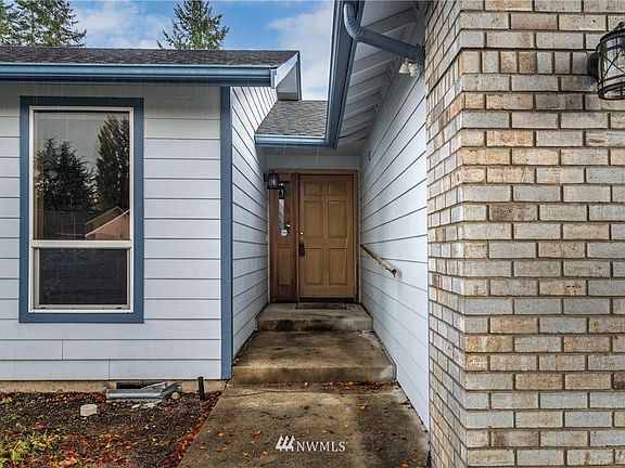 3rd image of 848 Calvary Ct SE