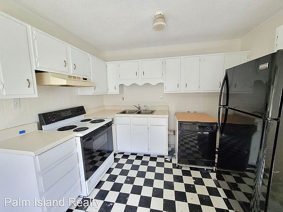 4th image of 3095 Patricia Dr