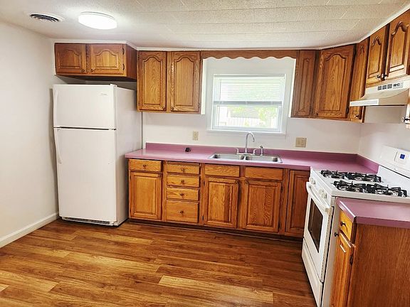 3rd image of 437 Thomas St