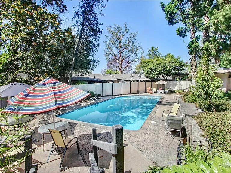 10446 Alta Loma Dr — Photo 13