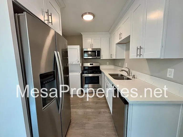 762 S Currier St — Photo 17