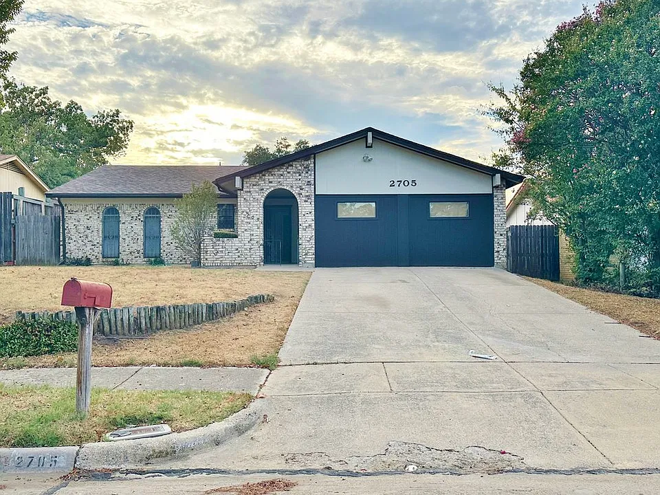 2705 Springlake Ct