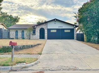 2705 Springlake Ct, Irving, TX 75060