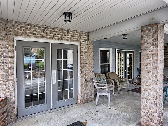 3rd image of 749 Poplar St #105
