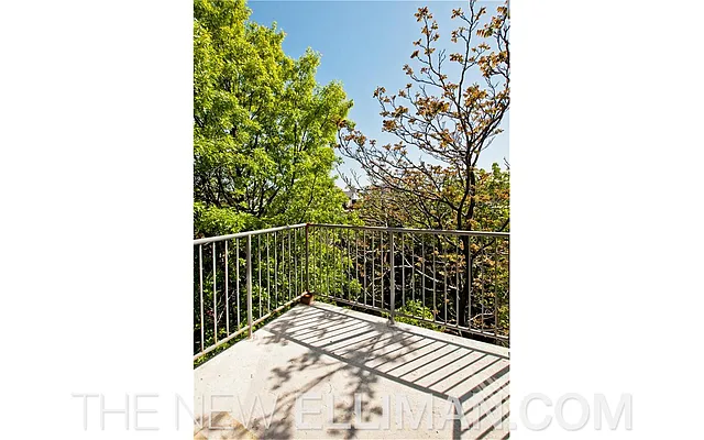 Sold by Douglas Elliman | media 21