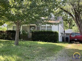 909 SE 34th St, Topeka, KS 66605