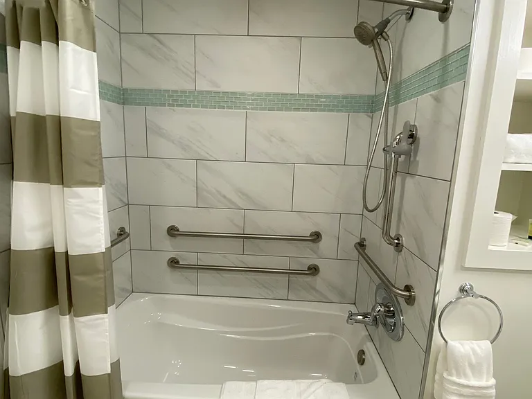 1818 Harvard Ave #102 — Photo 21
