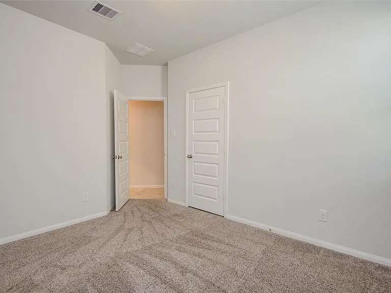 2425 Temple Crag Dr — Photo 27
