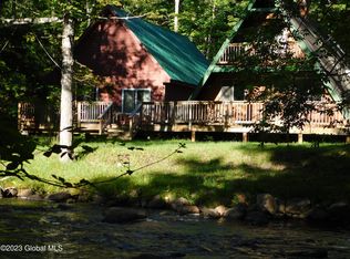 2 Cleveland Rd, Johnsburg, NY 12843