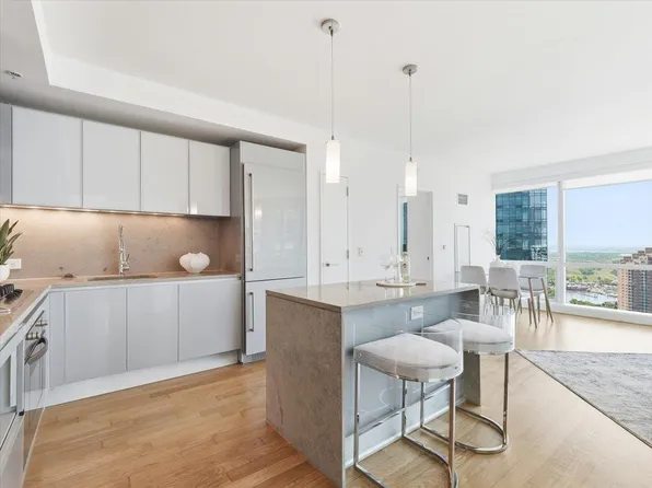 77 Hudson Street image 1 of 37