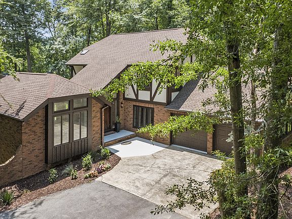 3rd image of 7598 Lake Wood Dr