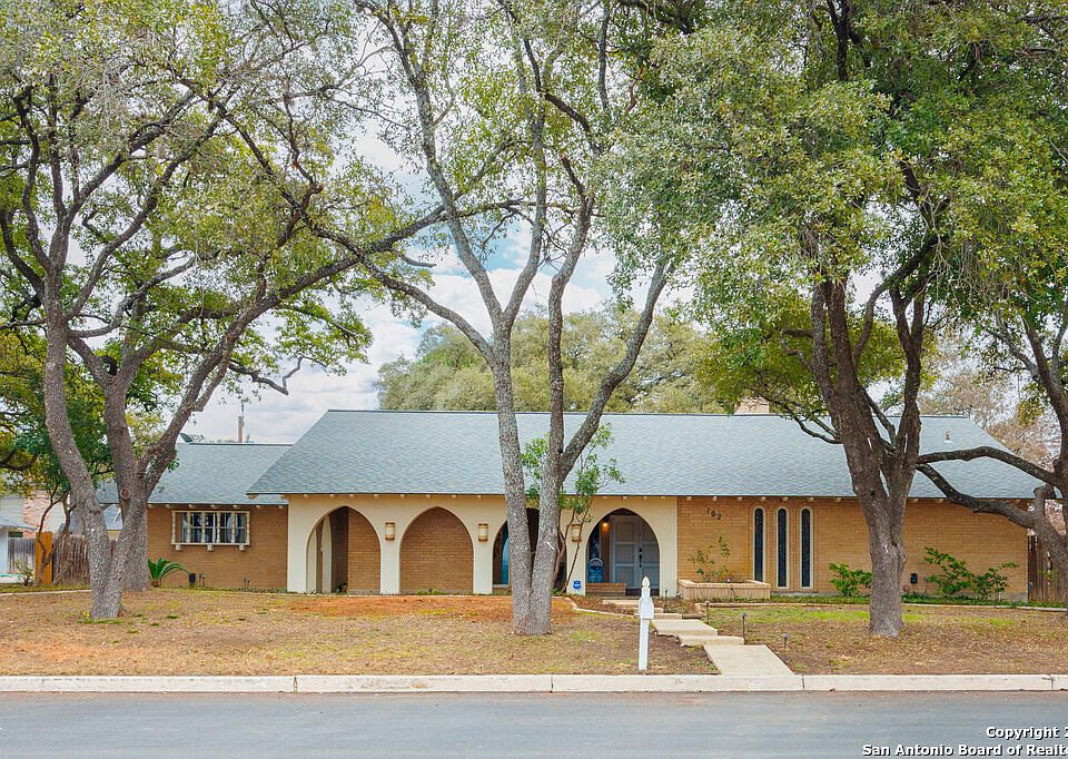 1st image of 102 COTILLION DR