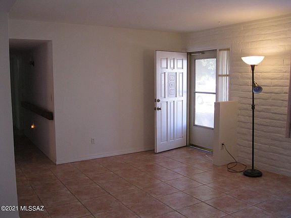 3rd image of 1601 S San Carla