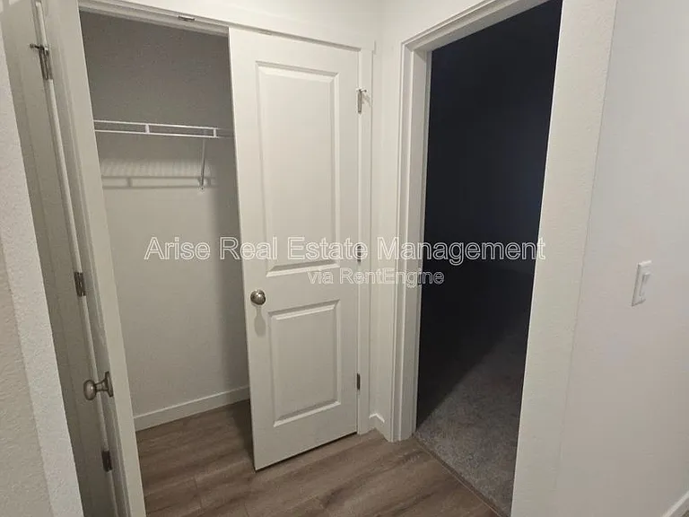652 NE McCampbell St — Photo 20