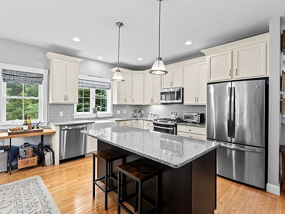 4th image of 15 River Birch Way