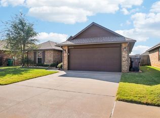 10732 SW 35th St, Yukon, OK 73099