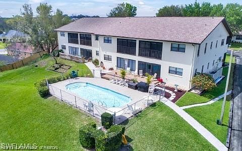 3rd image of 11 Charlton Dr