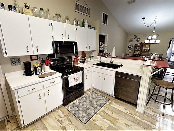 5th image of 13 Wainmont Pl